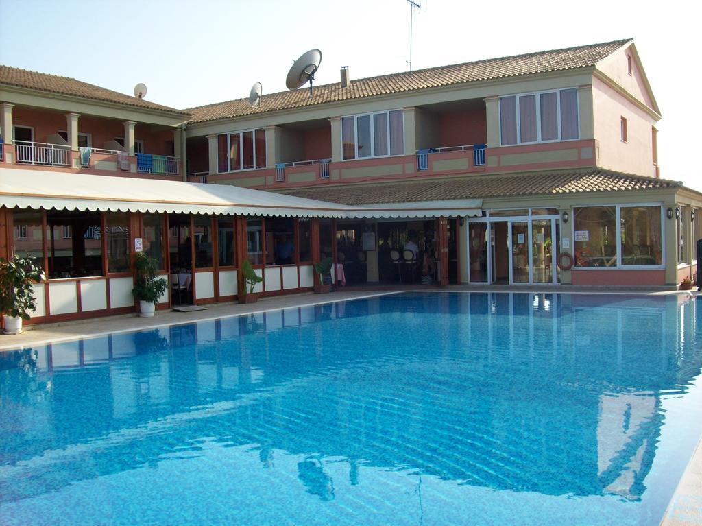 Thomas Bay Hotel Agios Stefanos Avliotes  Exterior foto